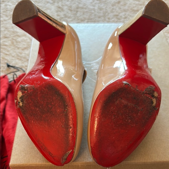 Christian Louboutin Cream Heels Elegant Leather Pumps - Picture 4 of 5